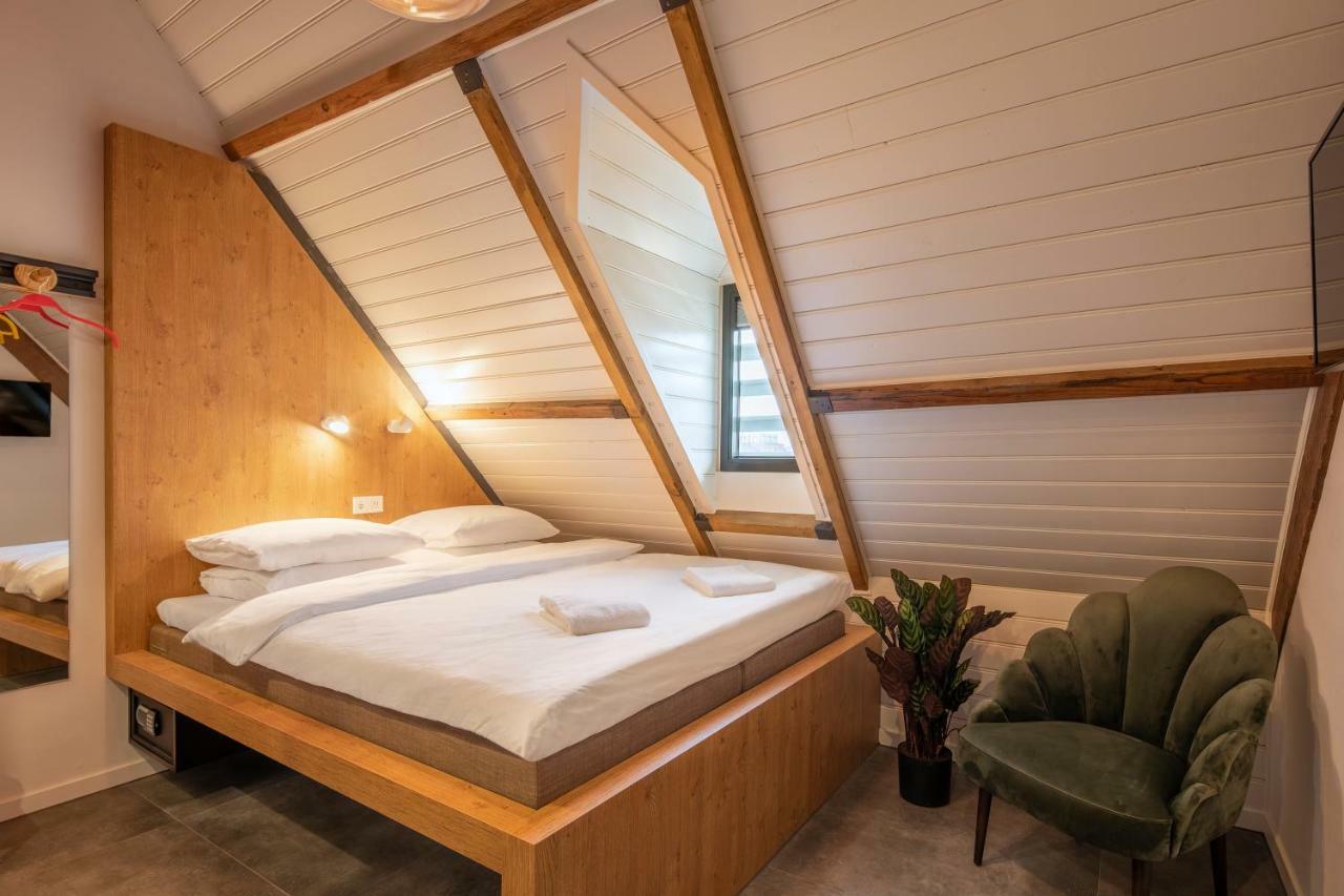 Bunk Hotel 3*